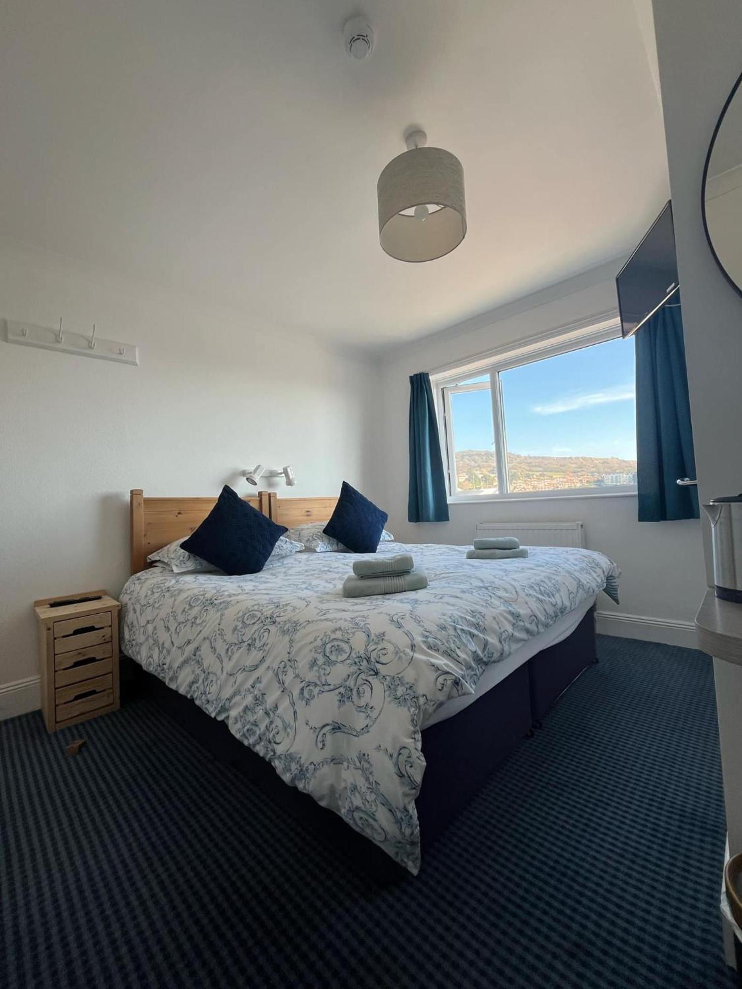Lucerne Bed and breakfast Lyme Regis